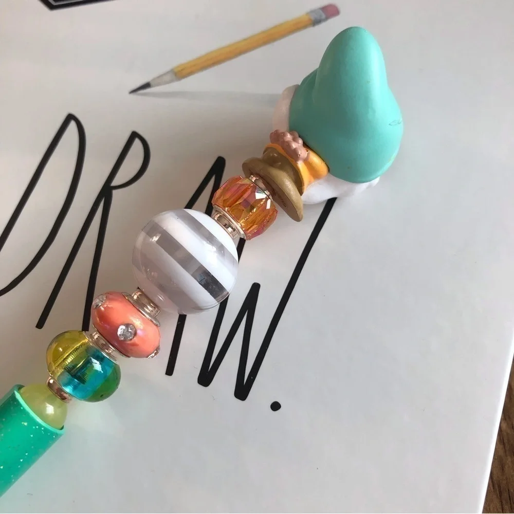 Disney Doorables: Snow White and the Seven Dwarfs: Bashful handmade beaded pen